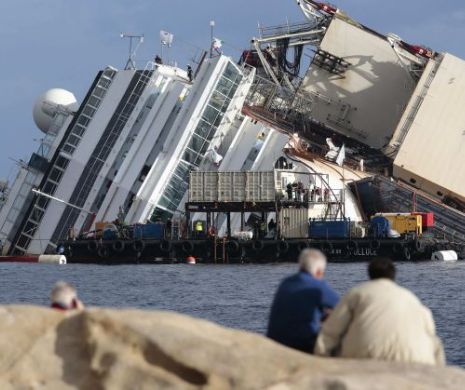 Costa Concordia iese în larg pentru prima oară de la naufragiul în care au murit 33 de oameni | VIDEO