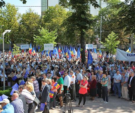 EVZ CHIȘINĂU. La Chișinău, zeci de mii de susținători ai aderării la UE au ieșit în stradă