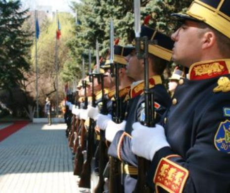 Pentru PRIMA OARĂ, după 24 de ani, REGIMENTUL DE GARDĂ își schimbă uniforma