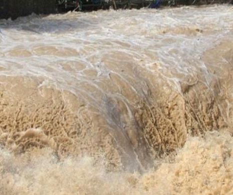 Ploile torențiale au făcut ravagii în județul Harghita: Zeci de gospodării și drumuri au fost INUNDATE