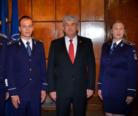 POLIȚIST ÎNJUNGHIATĂ și colegul ei au fost FELICITAȚI de ministrul de Interne. Cei doi vor fi PREMIAȚI