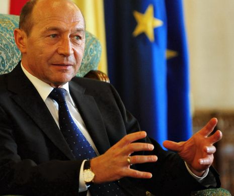 Traian Băsescu l-a decorat pe Hans-Gert Pottering cu Steaua României în grad de mare ofiţer