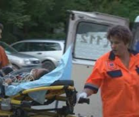 Trei copii din Negreşti au ajuns la spital, după ce, în joacă, s-au agăţat de un camion în mişcare