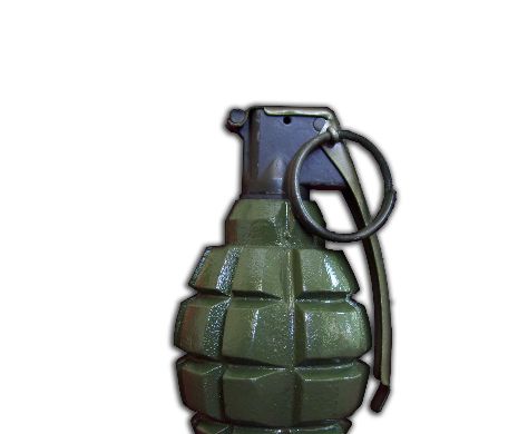 Un copil de 12 ani a găsit o grenadă pe malul Siretului şi a dus-o acasă
