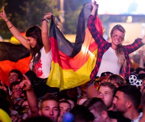 ZECI DE MII de suporteri au așteptat echipa naţională a Germaniei la Berlin: Este un eveniment ISTORIC | GALERIE FOTO