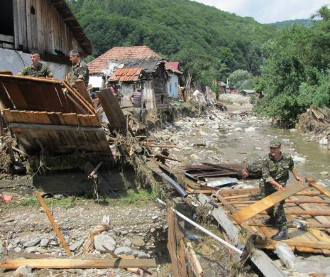 AJUTOR PENTRU SINISTRAȚI. Familiile afectate  de inundații din județul Olt primesc 12 LOCUINȚE MODULARE