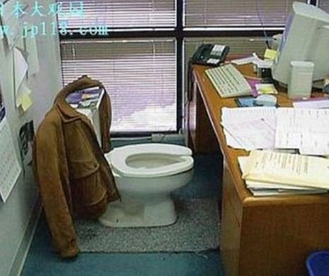 Cele mai TARI farse la birou. FEREŞTE-TE de aşa colegi NEBUNI | GALERIE FOTO