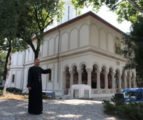 După 300 de ani! Crema Ortodoxiei mondiale vine la resfi nțirea bisericii de la Km. 0 al României