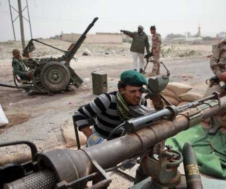 Haos în Libia: islamiștii au preluat controlul asupra aeroportului din Tripoli. Rebelii acuză armata Egiptul și Emiratele Arabe Unite că le bombardează pozițiile