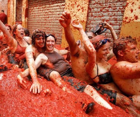 La "Tomatina", cea mai mare bătaie cu roșii din lume, turiștii s-au întrecut cu localnicii | GALERIE FOTO și VIDEO