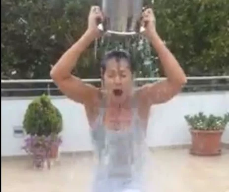 Nadia Comăneci şi-a turnat apa cu gheaţă în cap. Pe cine a nominalizat pentru leapşa Ice Bucket Challenge | VIDEO