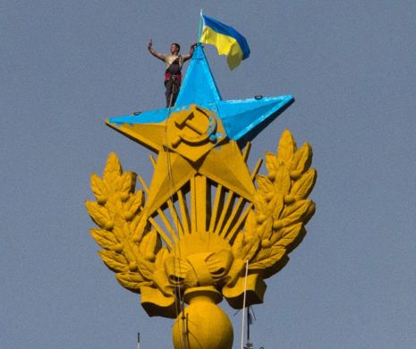 Tinerii care au arborat steagul ucrainean pe o clădire din Moscova riscă ÎNCHISOAREA