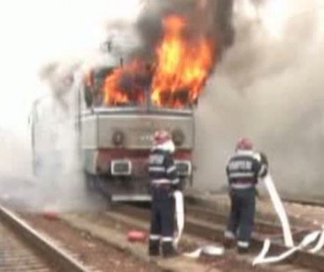 Tren în flăcări la Botoșani! Călătorii au fost evacuați