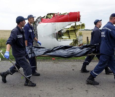 Zborul MH17: Recuperarea victimelor, suspendată din motive de securitate. Australia a anunţat zi de doliu naţional în memoria victimelor tragediei aviatice din estul Ucrainei