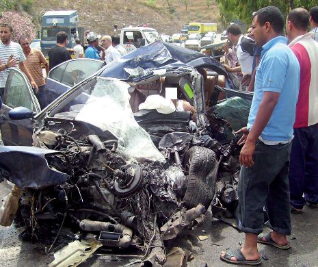 16 au murit in urma ciocnirii frontale dintre doua autoturisme