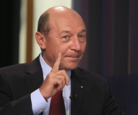 Băsescu a lansat prezidențiabilul acoperit pe scena politică