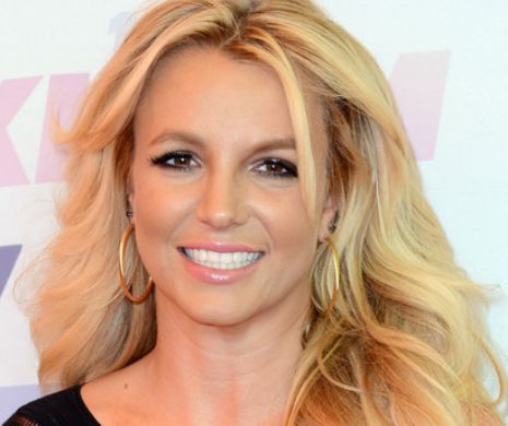 Britney Spears, poartă piese vestimentare româneşti