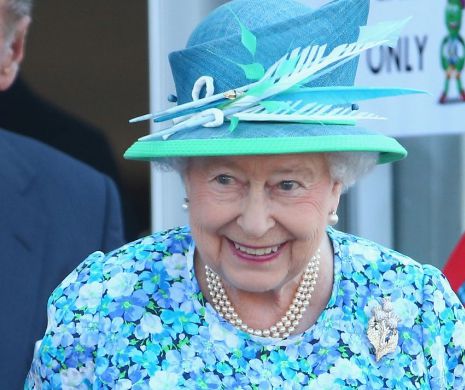 De ce nu-i place Reginei Elisabeta a II-a a Marii Britanii să fie pozată cu telefonul mobil | FOTO