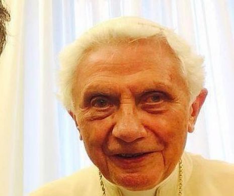 INEDIT: Papa emerit Benedict al XVI-lea în cel mai frumos SELFIE din lume