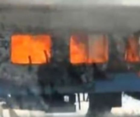Locomotiva unui tren de pasageri a luat foc în judeţul Mureş. Circulația trenurilor pe ruta Târgu Mureș-București este blocată
