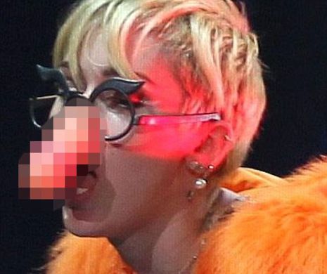 Miley Cyrus, în ipostaze ruşinoase pe scenă. VIDEO FOTO