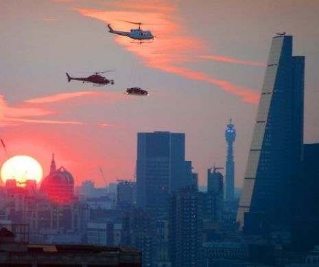 Nu e scenariu de film. MAŞINA de pe cerul Londrei a provocat STUPEFACŢIE | GALERIE FOTO