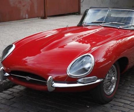 O maşină Jaguar furată acum 46 de ani a fost restituită proprietarului său