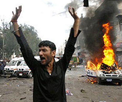 Pakistan: Protestatarii au intrat în sediul televiziunii naţionale şi se îndreaptă spre reşedinţa premierului