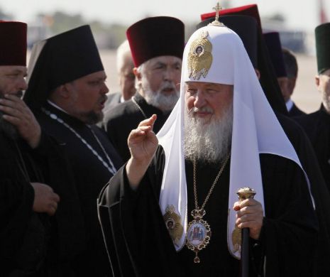 Patriarhul Kiril a primit cadou un avion de luptă de la o fabrică din Rusia