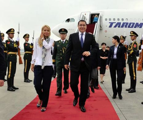 Premierul Ponta, în vizită în China. Protocol cu salve de tun și promisiuni de investiții în România