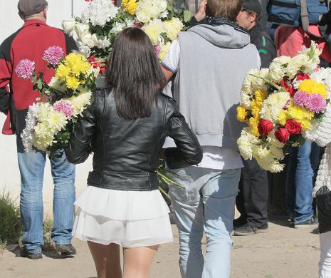 S-au ascuns dupa coroane si erau la un pas de bataie! Ce s-a intamplat cu adevarat la inmormantarea soferului kamikaze!