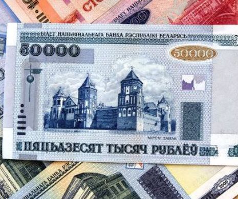 Un nou MINIM istoric pentru rublă față de dolarul american