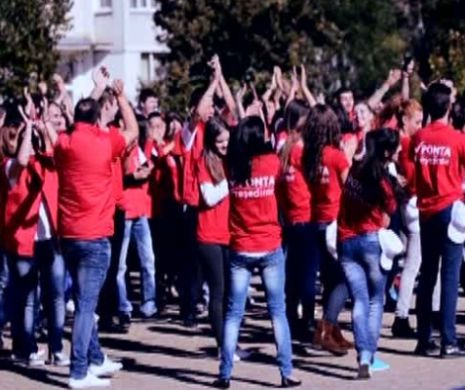ALEGERI PREZIDENȚIALE 2014. Flashmob pentru Victor Ponta la Târgu Mureș / VIDEO