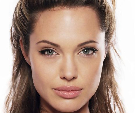 Angelina Jolie a primit titlul onorific din partea Reginei Marii Britanii
