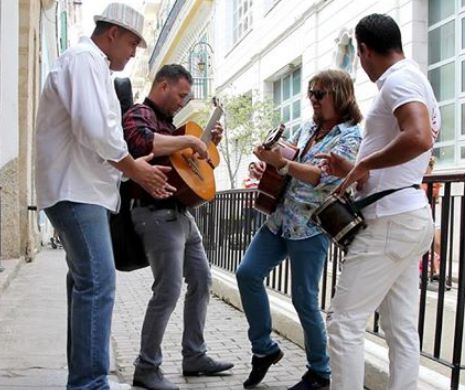 Cantautorul Adrian Sărmăşan a filmat un videoclip în Cuba lui Fidel Castro pentru cel de-al patrulea album, „Ştiu, nu sunt perfect”