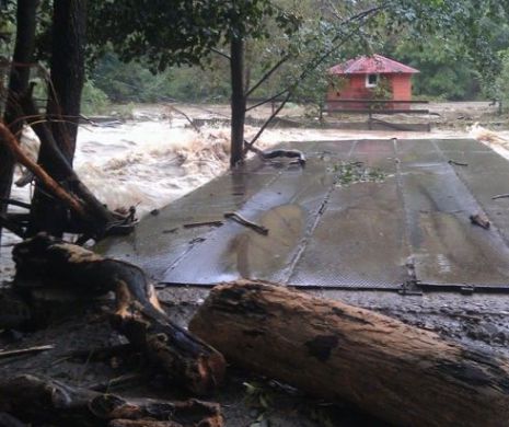 COD PORTOCALIU de inundaţii în judeţele Timiş şi Caraş-Severin şi pe râurile Bârzava şi Caraş. Ploi torențiale în apoape toate țara