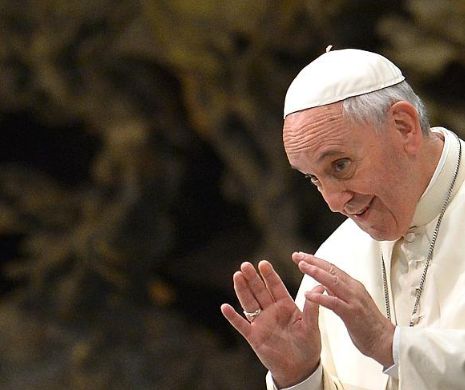 Cum arată o zi din viaţa Papei Francisc: "Muncesc, mă odihnesc, vorbesc cu oamenii"