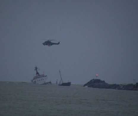Echipajul unei nave cargo care a eşuat pe Braţul Sulina, evacuat cu elicopterul