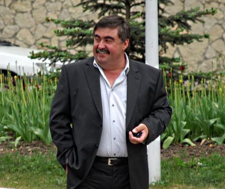 EXCLUSIV EVZ. Primarul le-a furat pământul țăranilor și i-a păcălit să-l voteze din nou