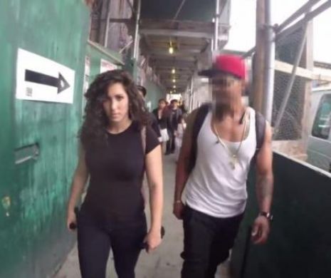 HĂRȚUITĂ de peste 100 de ori. Ce pățește o femeie în timp ce se plimbă pe străzile din New York | VIDEO