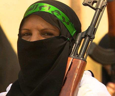 Hipnoza ISIS: Trei fetișcane au FUGIT de-acasă să lupte pentru JIHAD