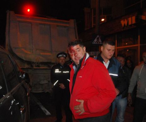 Imagini incredibile. Deputatul PSD Mircia Muntean a provocat un accident rutier şi s-a ascuns în tufişuri de poliţişti | VIDEO