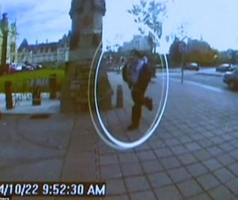 Imaginile cu TERORISTUL din Ottawa, înaintea ATACULUI din Parlamentul canadian, făcute publice. Autorităţile au făcut noi dezvăluiri despre individul ÎNARMAT | GALERIE FOTO