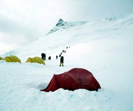 În jur de 24 de morţi în urma viscolului din Himalaya