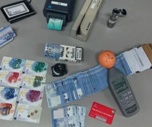 Un grup de 11 bihoreni, din care făcea parte și fostul deputat Lasca, achitat. Acuzați că clonau carduri