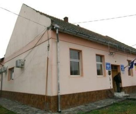 JAF CA-N FILME  în Timiș. ca să nu fie văzuți, hoții au ÎNTORS camerele de supraveghere de pe stradă