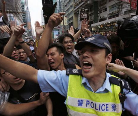 MESAJ video pentru manifestaţii violenţi: ULTIMATUM la Hong Kong! Cooperează poliţia cu GANGSTERII? | VIDEO
