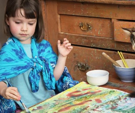 „Mica Monet”, fetița de 5 ani cu autism care a uimit lumea! Lucrările ei se vând cu mii de dolari
