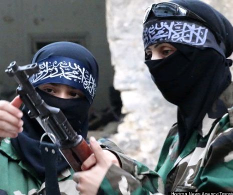 Milițiencele ISIS - SEXY și RELE: ademenesc tinerii recruți, bat oamenii pe stradă și conduc bordelurile cu mână de fier