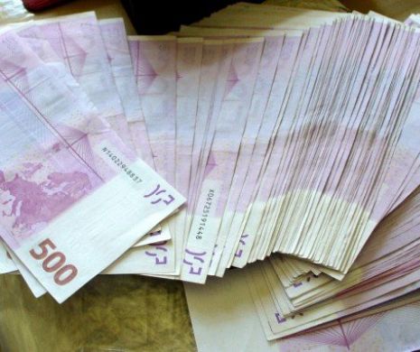 O femeie a fost  arestată cu 55.500 de euro în stomac